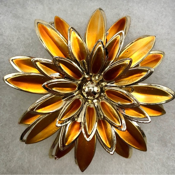 Sarah Coventry Gold and Orange Petal Brooch - Picture 3 of 5